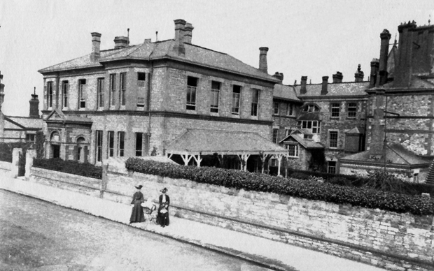 Picture of West Street entrance Royal Isle of Wight County Hospital c1900