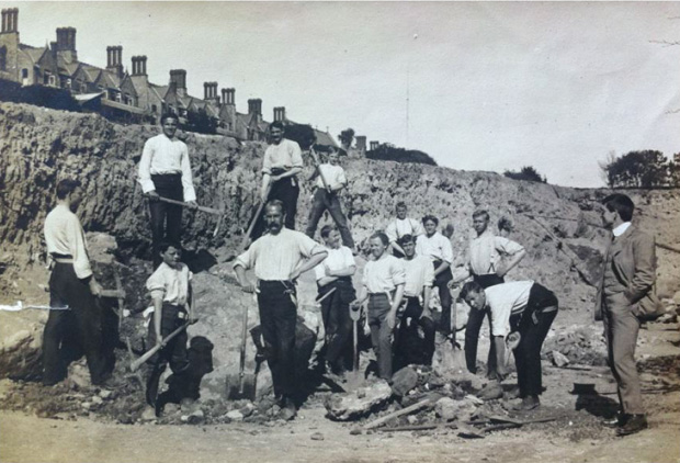 Picture of Male patients on heavy grade work on the terraces circa 1910.